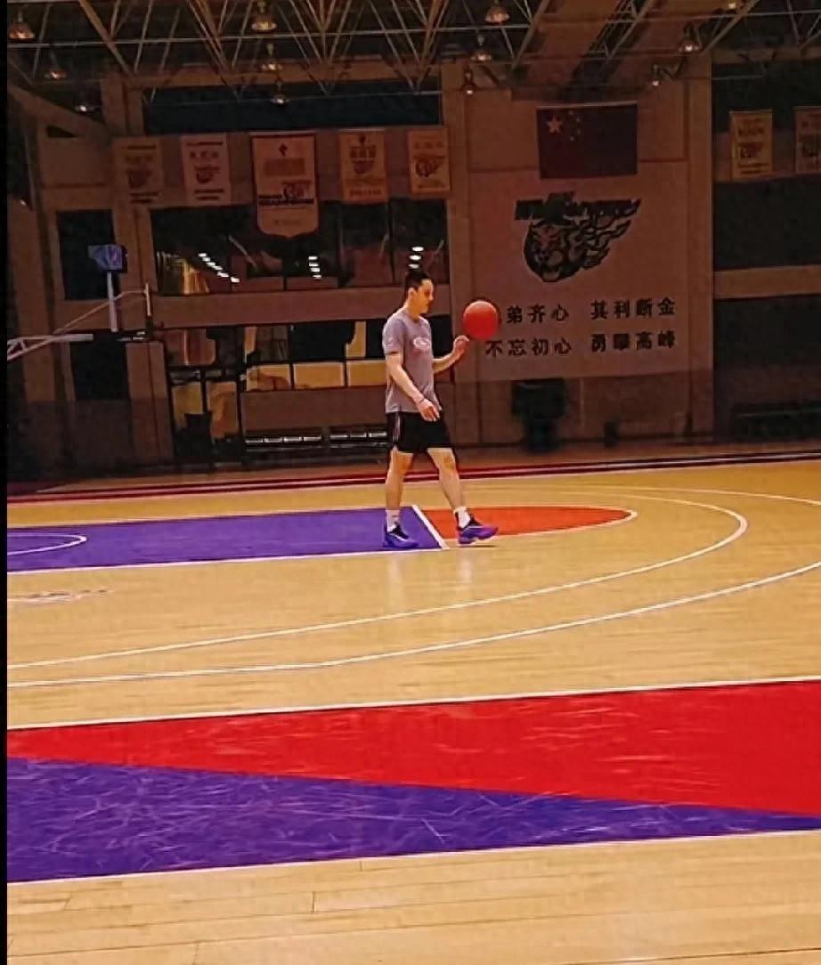 广东男篮张昊训练日常投射训练&结合球出手