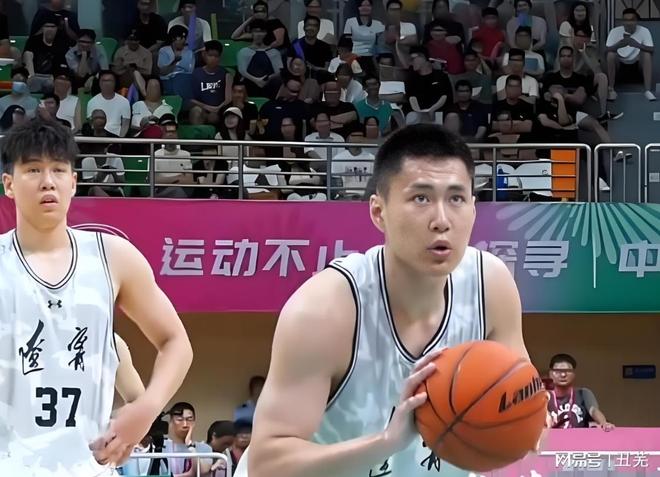 关于四川男篮组银河战舰，全运会也玩金元篮球？的信息