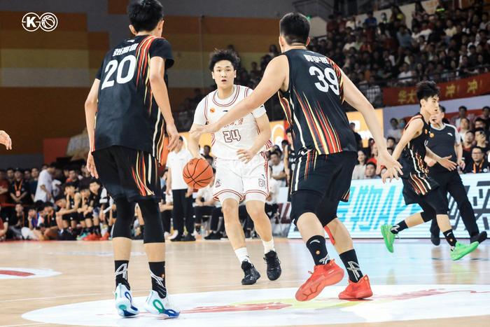 包含北大胜华侨第五次夺CUBAL冠军管子煜总决赛MVP的词条