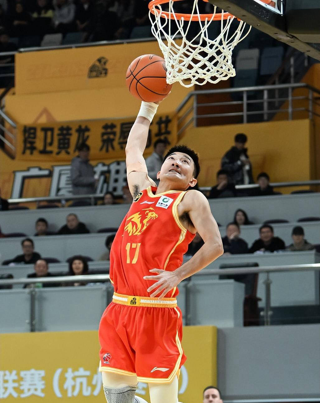关于黄荣奇15分广东胜福建孙铭徽16+18广厦胜四川的信息